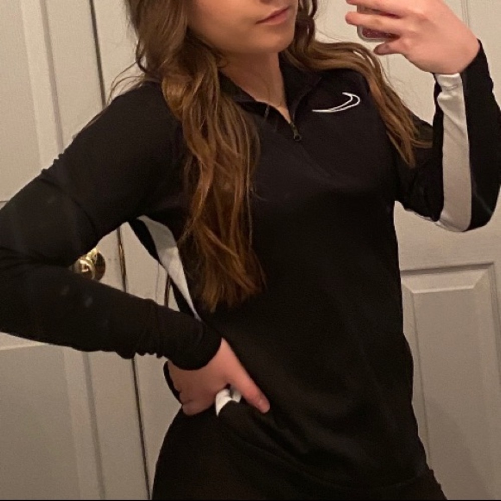 NIKE QUARTER ZIP